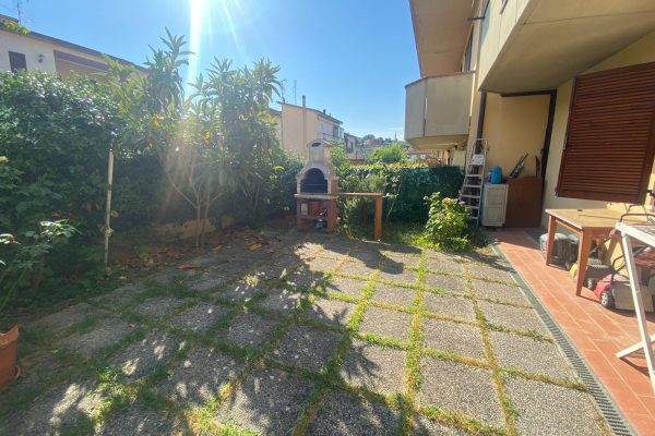 4 vani con giardino, taverna e garage