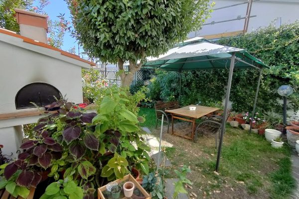 Terratetto indipendente con garage e giardino