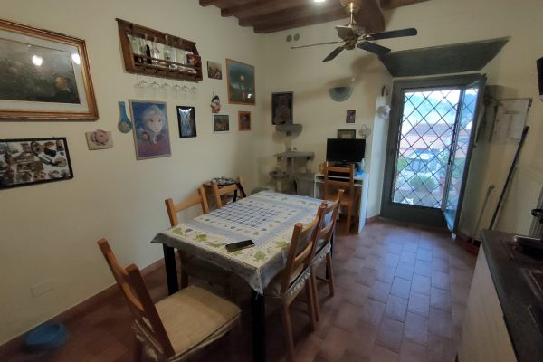 Terratetto 4 vani ristrutturato con balcone e posto auto